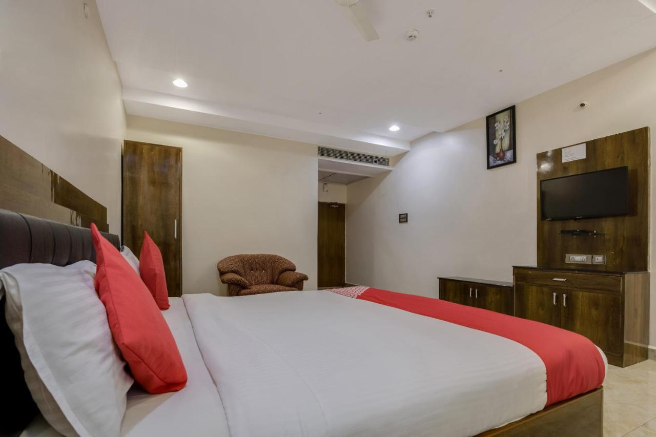 Collection O 5302 Bhadra Grand Hyderabad